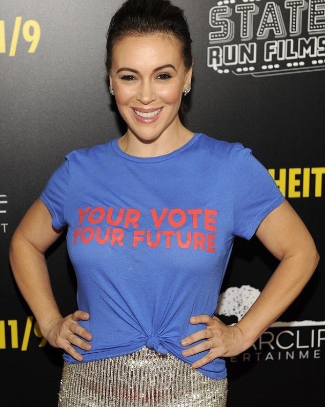 Η Alyssa Milano γιορτάζει τα γενέθλιά της και φωτογραφίζεται χωρίς μακιγιάζ