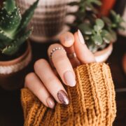 Τι είναι το Nail Slugging- H απλή λύση για τα εύθραυστα νύχια