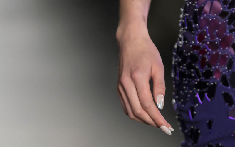Pearl Nails: Η Σίσσυ Χρηστίδου τόλμησε την απόλυτη χειμερινή τάση στα νύχια