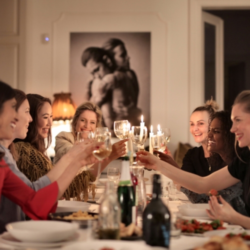 Πώς να απολαύσεις το εορταστικό τραπέζι χωρίς ενοχές, συμφώνα με διατροφολόγο