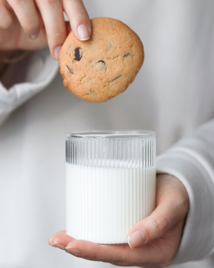 5 τρόποι για να βρεις υγιεινό γάλα φυτικής προέλευσης και πώς να διαλέξεις το καλύτερο  