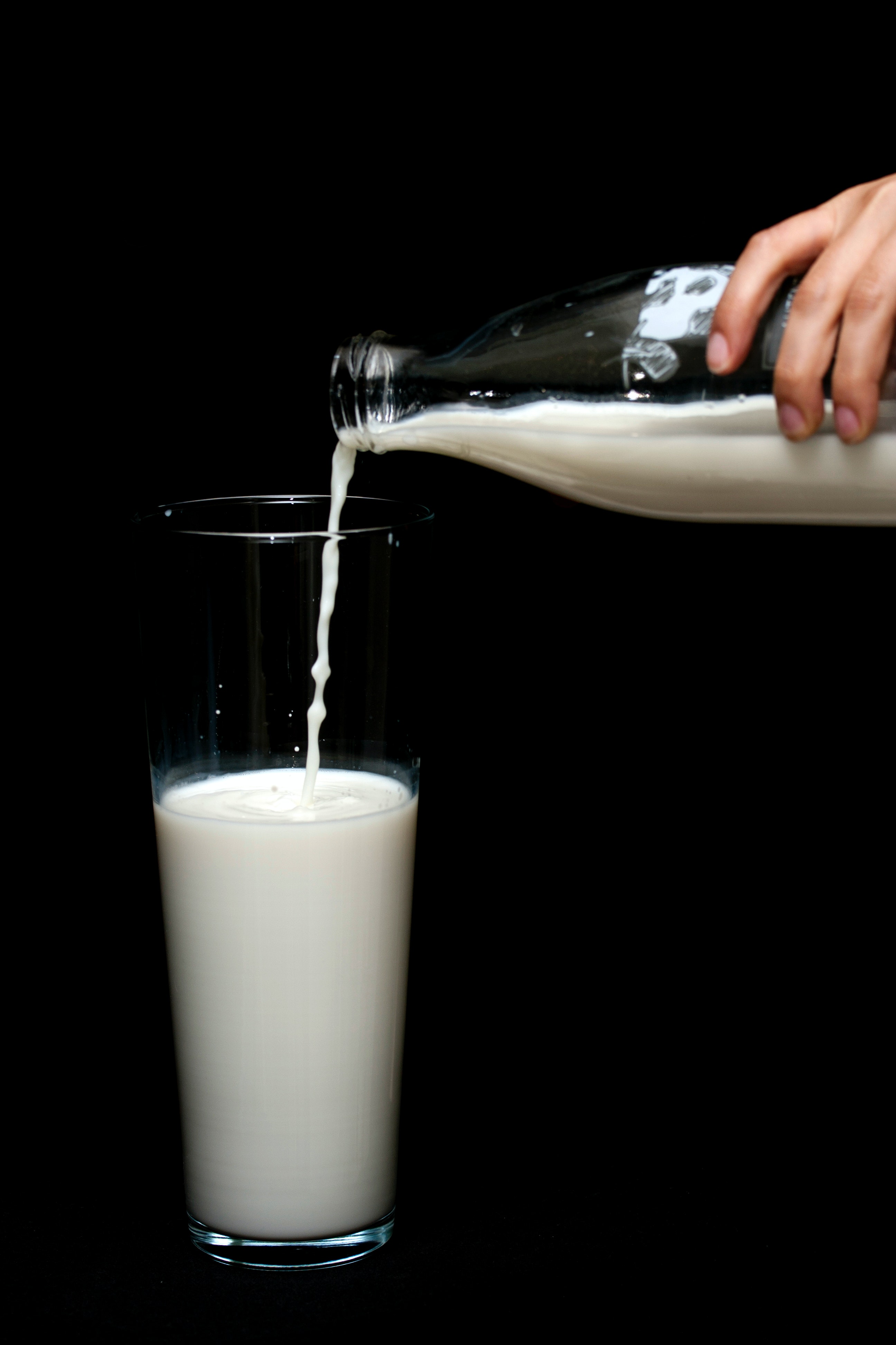 Ίσως ήρθε η στιγμή να ανταλλάξουμε το γάλα με το νερό για καλύτερη ενυδάτωση