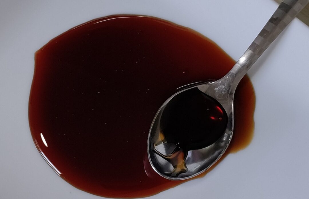 Το πιο φυσικό αποτελεσματικό σιρόπι για τον πονόλαιμο γίνεται με απλά υλικά που έχουμε στο σπίτι