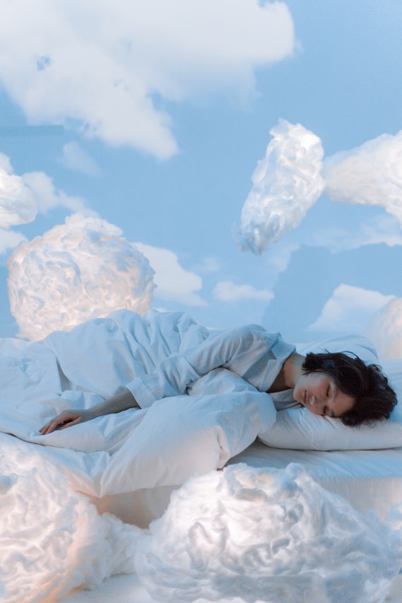 «4-7-8» η μέθοδος αναπνοής που θα σε βοηθήσει επιτέλους να κοιμηθείς εύκολα