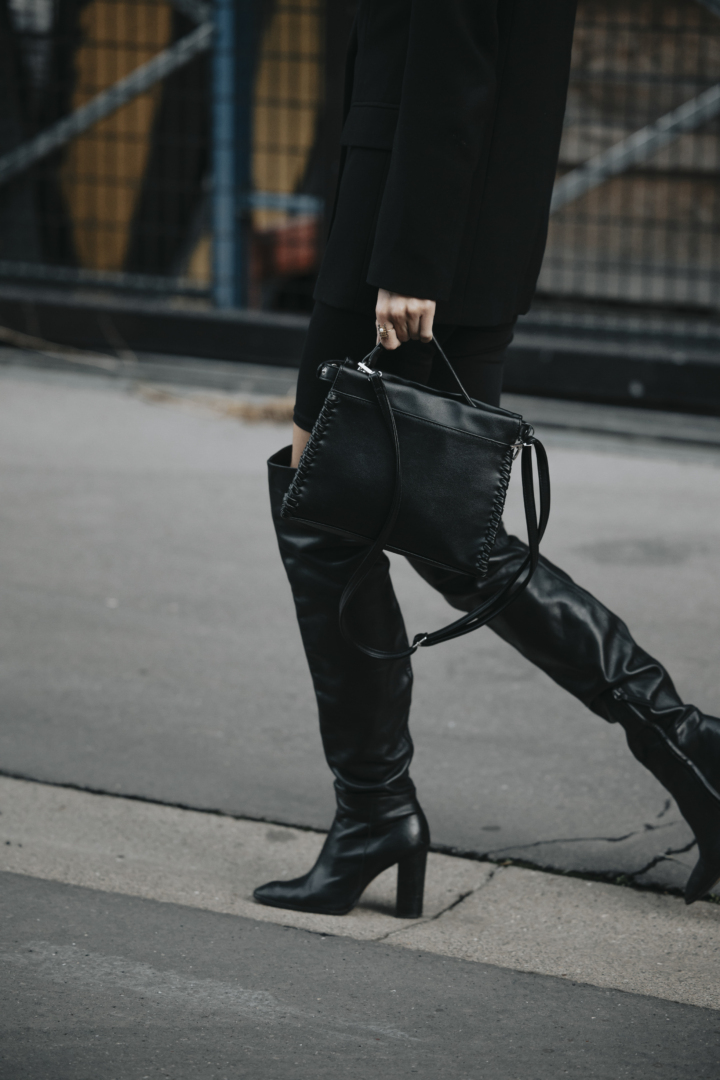 «These leather boots are made for walking» αλλά πρέπει να τις φροντίσεις κιόλας