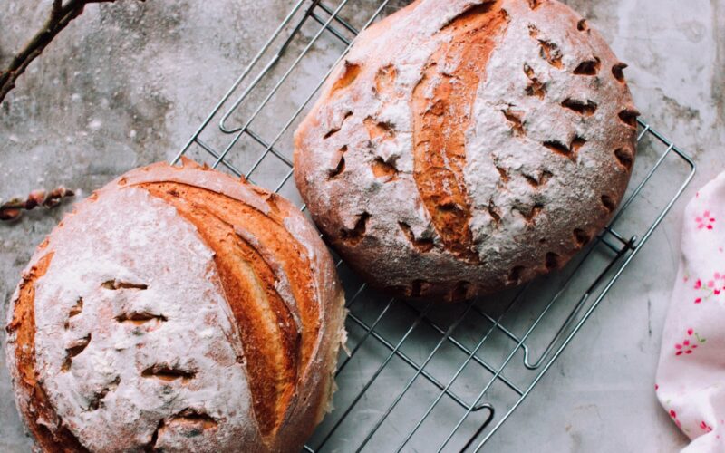 Εντυπωσίασε τους καλεσμένους σου την πρωτοχρονιά φτιάχνοντας λουλουδένιο ψωμί με Camembert