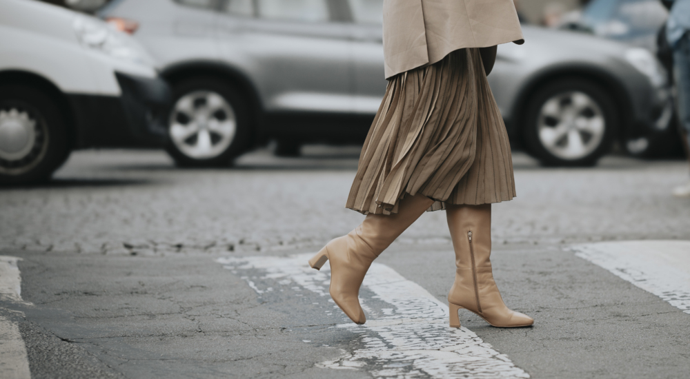 6 super cool σύνολα για να φορέσεις τις φούστες σου με μπότες