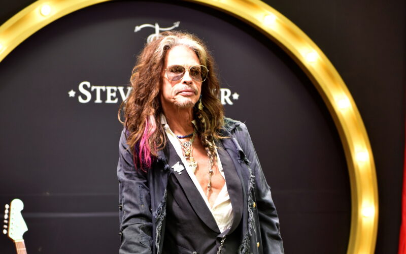 Ο Steven Tyler των Aerosmith κατηγορείται για σεξουαλική επίθεση και αποπλάνηση ανηλίκου