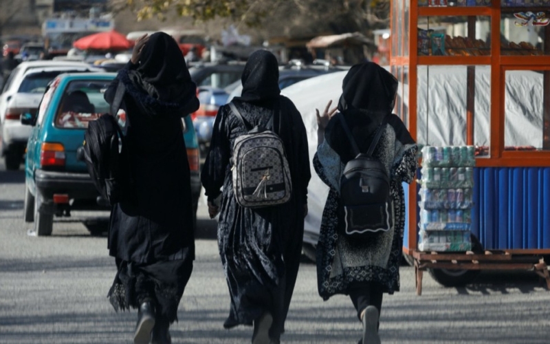 «Αόρατες» οι γυναίκες στο Αφγανιστάν- Οι Ταλιμπάν απαγόρευσαν και τη φοίτησή τους στα πανεπιστήμια