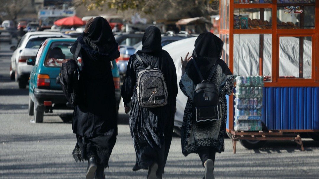 «Αόρατες» οι γυναίκες στο Αφγανιστάν- Οι Ταλιμπάν απαγόρευσαν και τη φοίτησή τους στα πανεπιστήμια