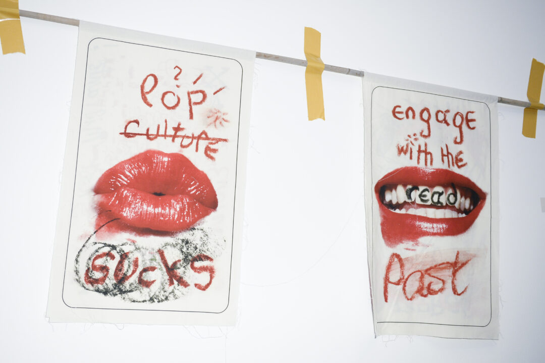 Η βασίλισσα του punk, Vivienne Westwood, μας αποχαιρέτησε φορώντας tartan και God save the Queen