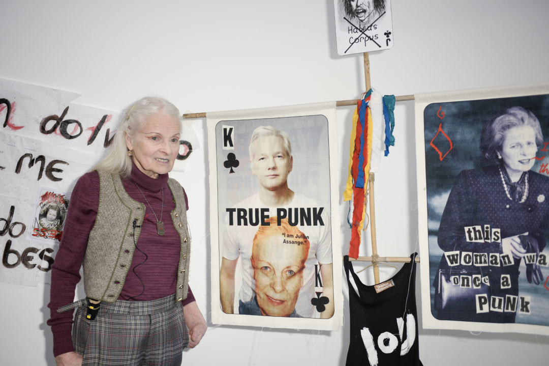 Η βασίλισσα του punk, Vivienne Westwood, μας αποχαιρέτησε φορώντας tartan και God save the Queen