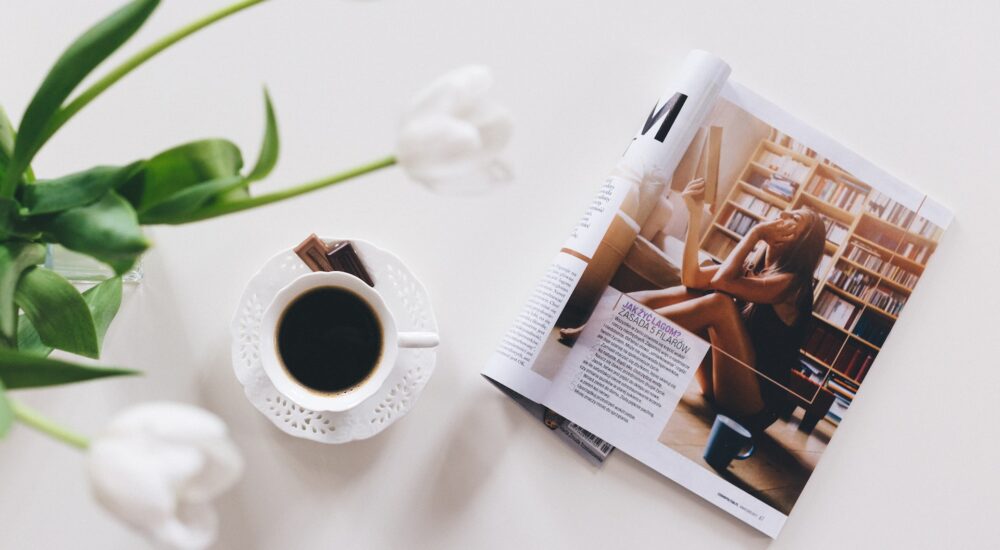 καφές με περιοδικό