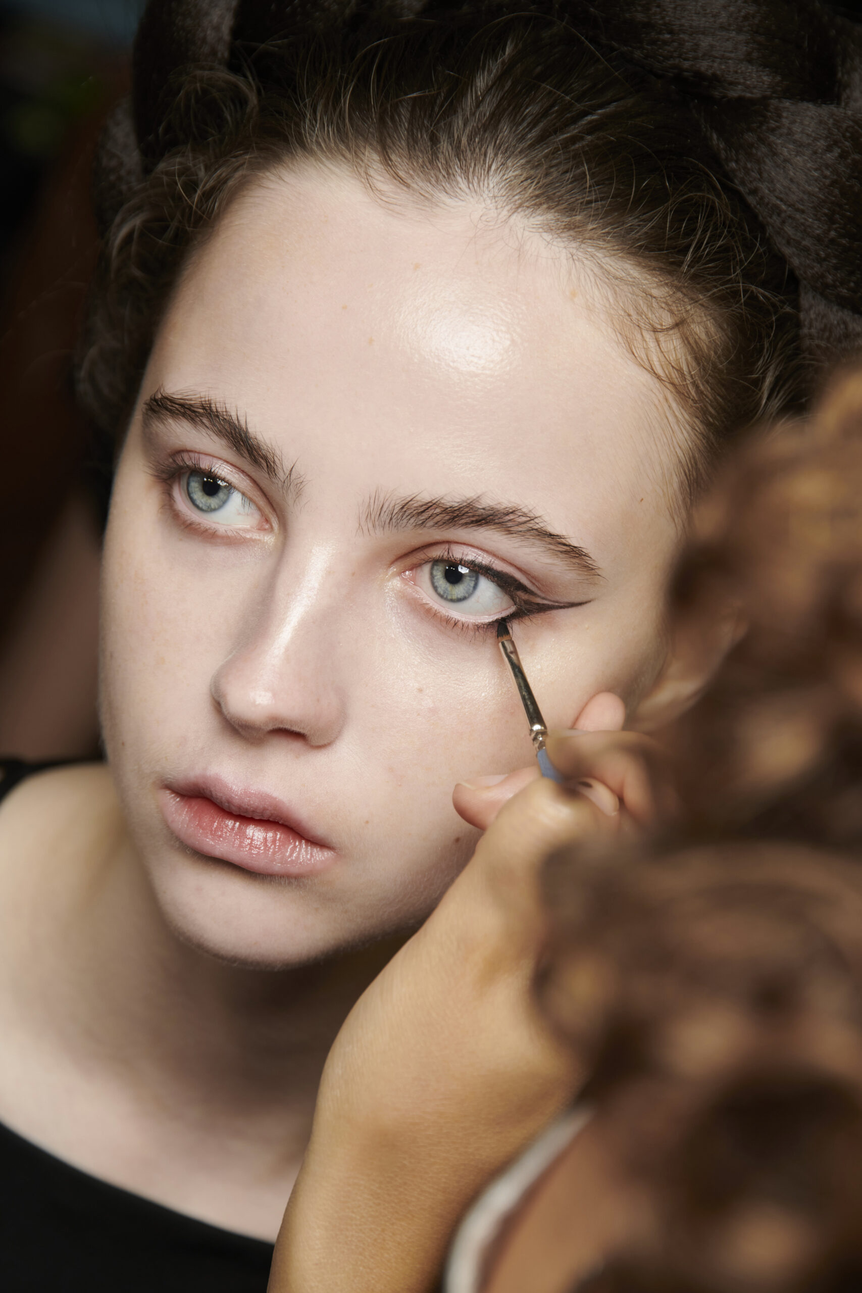 Τα λάθη στο χειμερινό μακιγιάζ που αφαιρούν τη λάμψη και τη φρεσκάδα σου