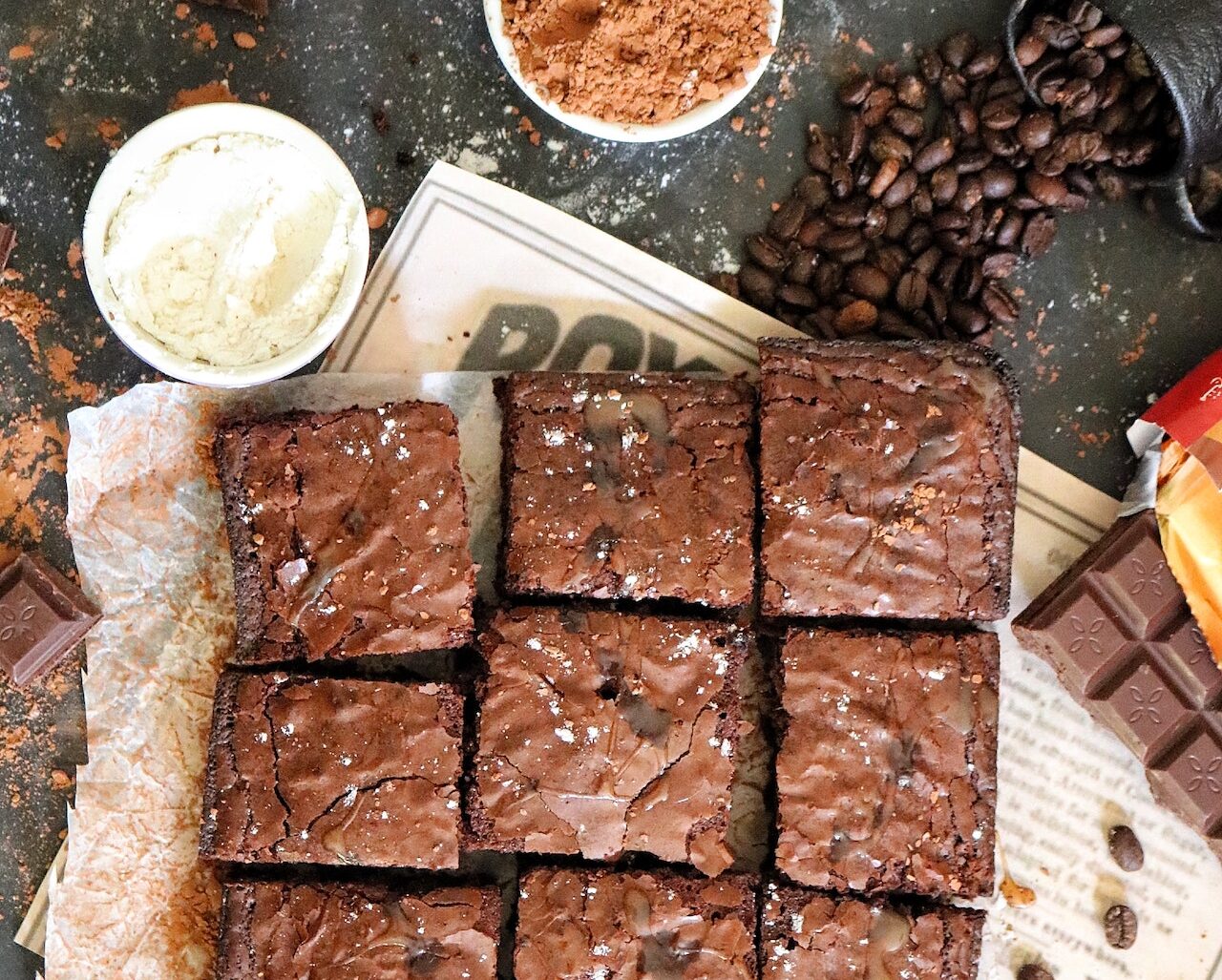 brownies πάνω σε λαδόκολα