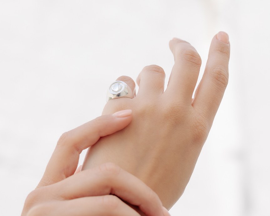 Δαχτυλίδι Chevalier: Η ευγενής σφραγίδα που βλέπει στην αιωνιότητα