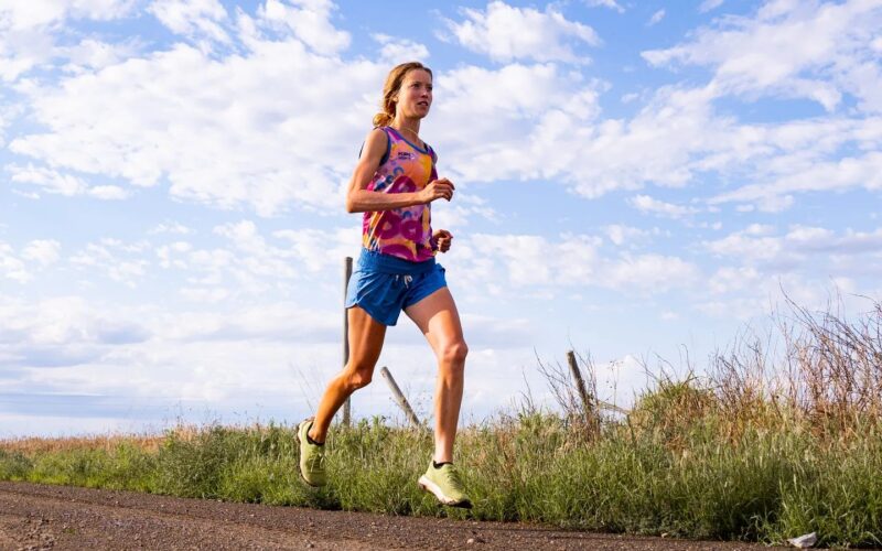 Η γυναίκα που διέσχισε την Αυστραλία τρέχοντας κάθε μέρα έναν μαραθώνιο έσπασε το παγκόσμιο ρεκόρ
