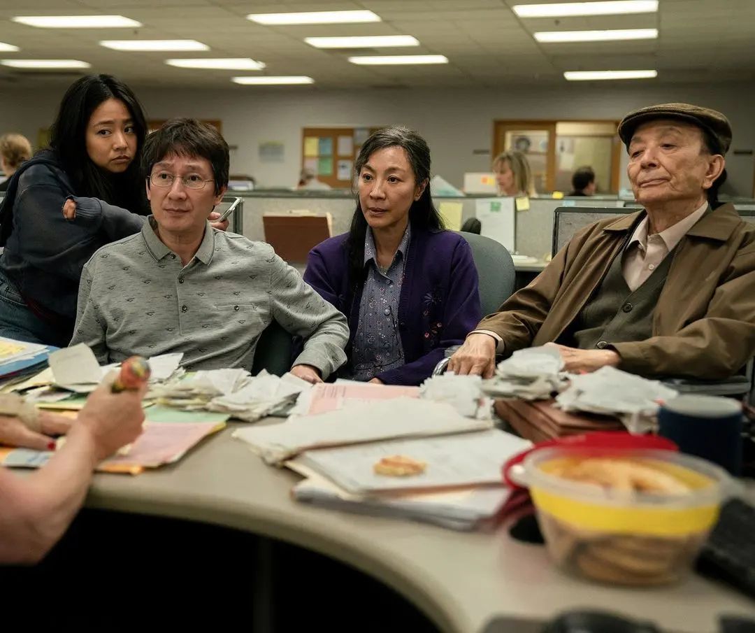 Everything Everywhere All At Once: Γιατί η ταινία έχει σαρώσει τις κατηγορίες στα φετινά Oscar