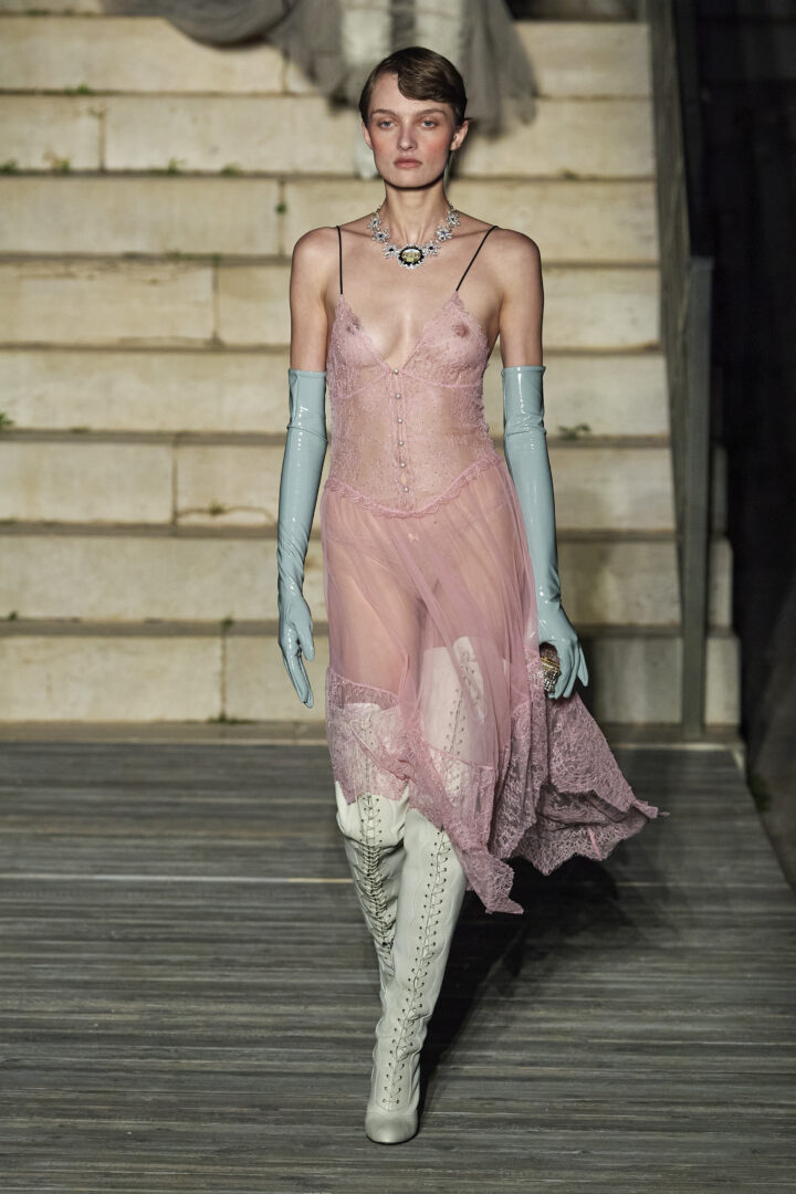 διαφάνεια ροζ δαντελα