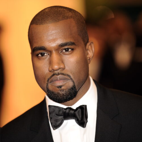Ο Kanye West με κουστούμι