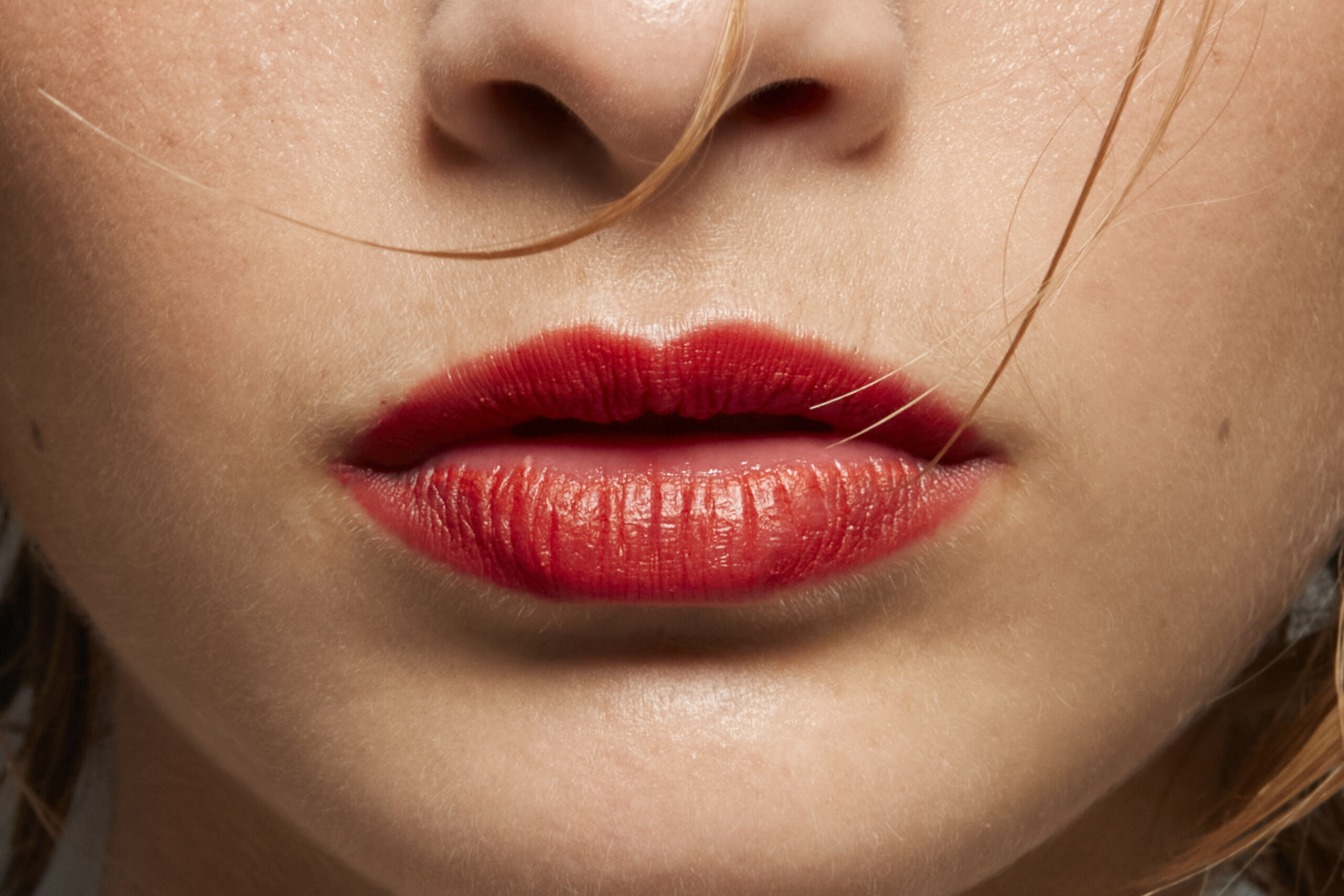 Κραγιόν Vs lip gloss VS  lip tint: Ανακάλυψε τις διαφορές και ποιο είναι το ιδανικό για σένα