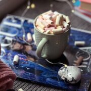 Πώς να φτιάξεις τα δικά σου σπιτικά marshmallows με άρωμα βανίλιας μαζί με τα παιδιά