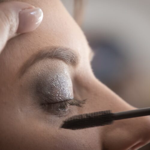 Το Mascara Cocktailing είναι το νέο beauty trend που αναβαθμίζει το βλέμμα