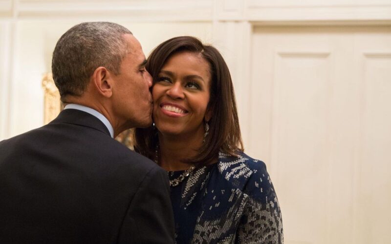 Η Michelle Obama αποκαλύπτει τις δυσκολίες στο γάμο της: «Επί 10 χρόνια δεν άντεχα τον Barack»