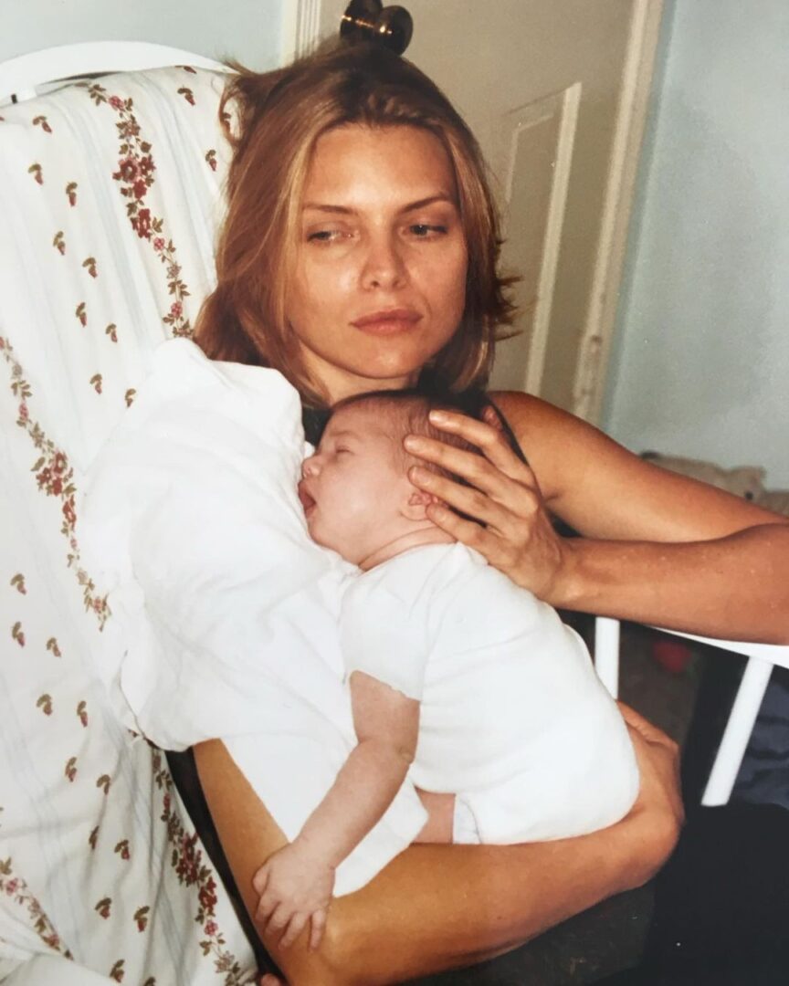 Η Michelle Pfeiffer εξηγεί πώς το ότι ήταν μαμά έπαιξε στην υποκριτική της παύση