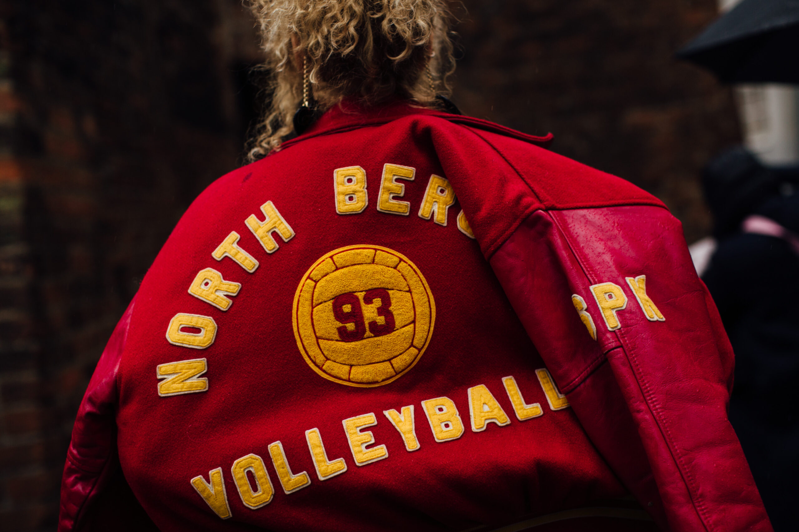 Ώρα για εκπτώσεις, ώρα για να επενδύσεις στα βασικά jackets της σεζόν