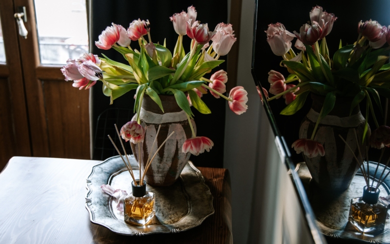 Πεύκο, τριαντάφυλλο και λεβάντα μπορούν να κάνουν το σπίτι σου να μοσχοβολά καθαριότητα