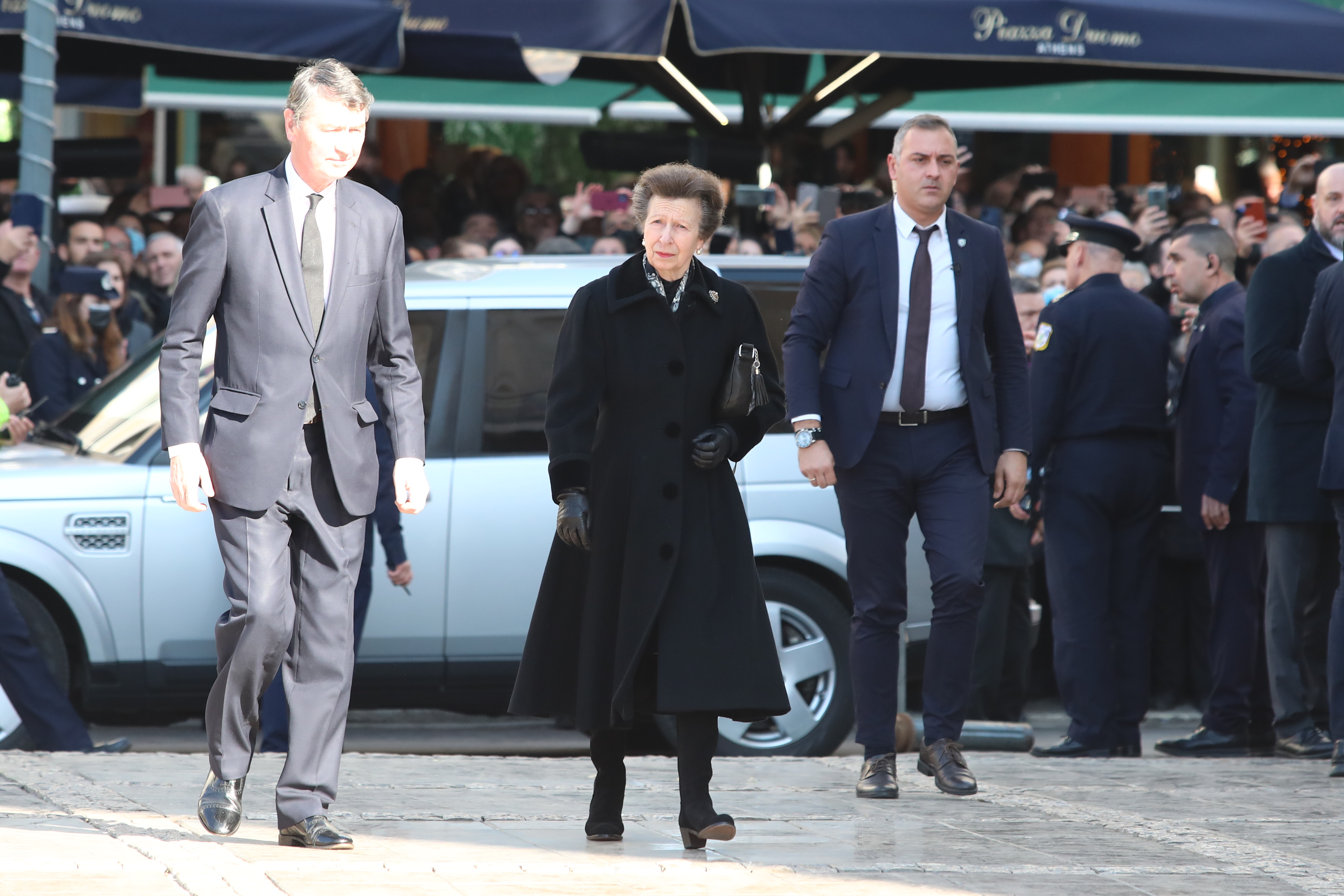 Tο τελευταίο αντίο στον τέως βασιλιά Κωνσταντίνο και οι βασιλικές οικογένειες που έδωσαν το παρών
