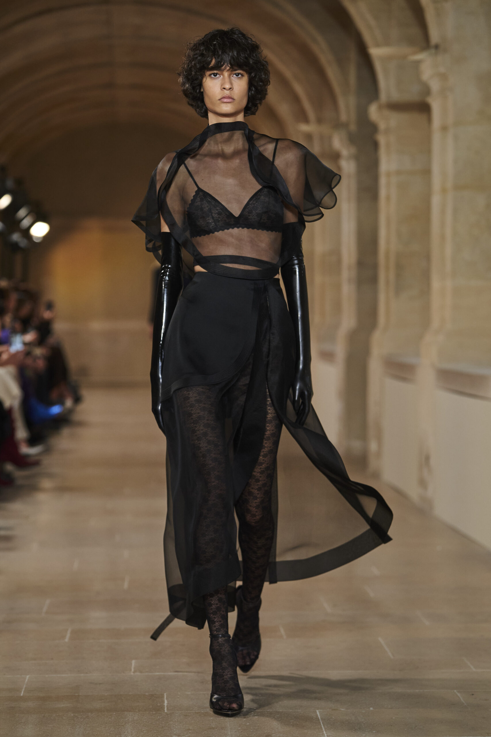 Και ξαφνικά γέμισε το Instagram celebrities χωρίς σουτιέν και διάφανα φορέματα. Φτάνει κορίτσια