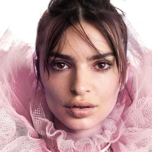 Emily Ratajkowski είναι το πρόσωπο στη νέα καμπάνια Flowerbomb των Viktor&Rolf