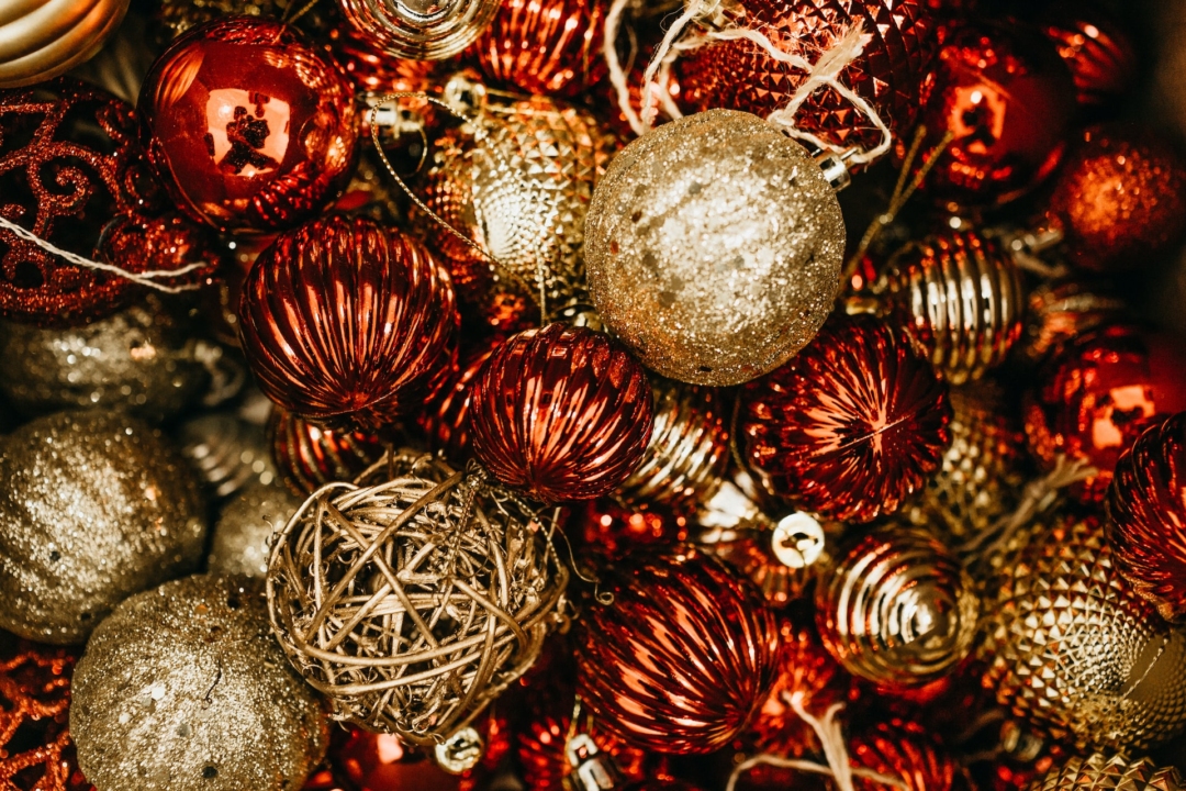 Ώρα για ξεστόλισμα! 10 ιδέες για να αποθηκεύσεις τα χριστουγεννιάτικα στολίδια σε χρόνο dt