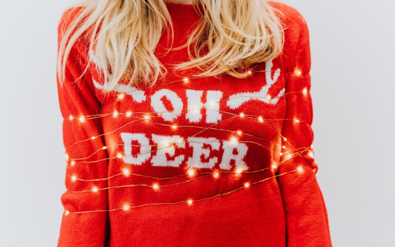 Πώς να φροντίσεις το αγαπημένο σου χριστουγεννιάτικο πουλόβερ (+να το αποθηκεύσεις σωστά)