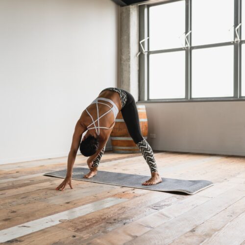 Ασκήσεις yoga που σε βοηθούν στη μέση