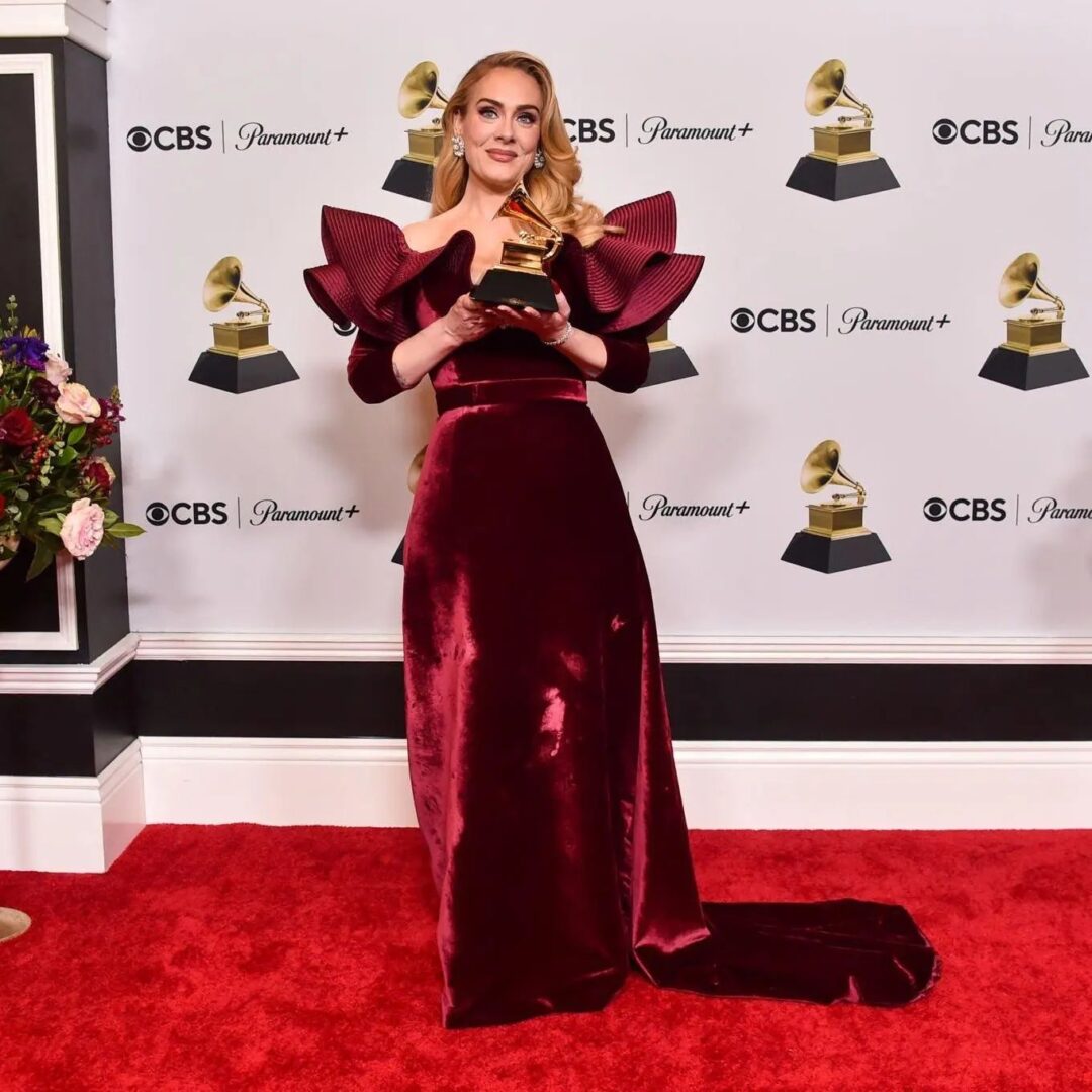 Οι red carpet εμφανίσεις των φετινών βραβείων Grammy’s- Το μπλε και το ασημί πρωταγωνίστησαν