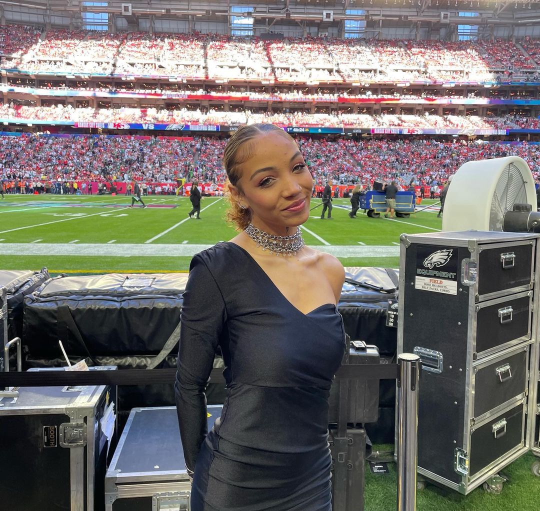 Η Justina Miles παρουσίασε σε νοηματική το Super Bowl Halftime Show της Rihanna και έγινε viral