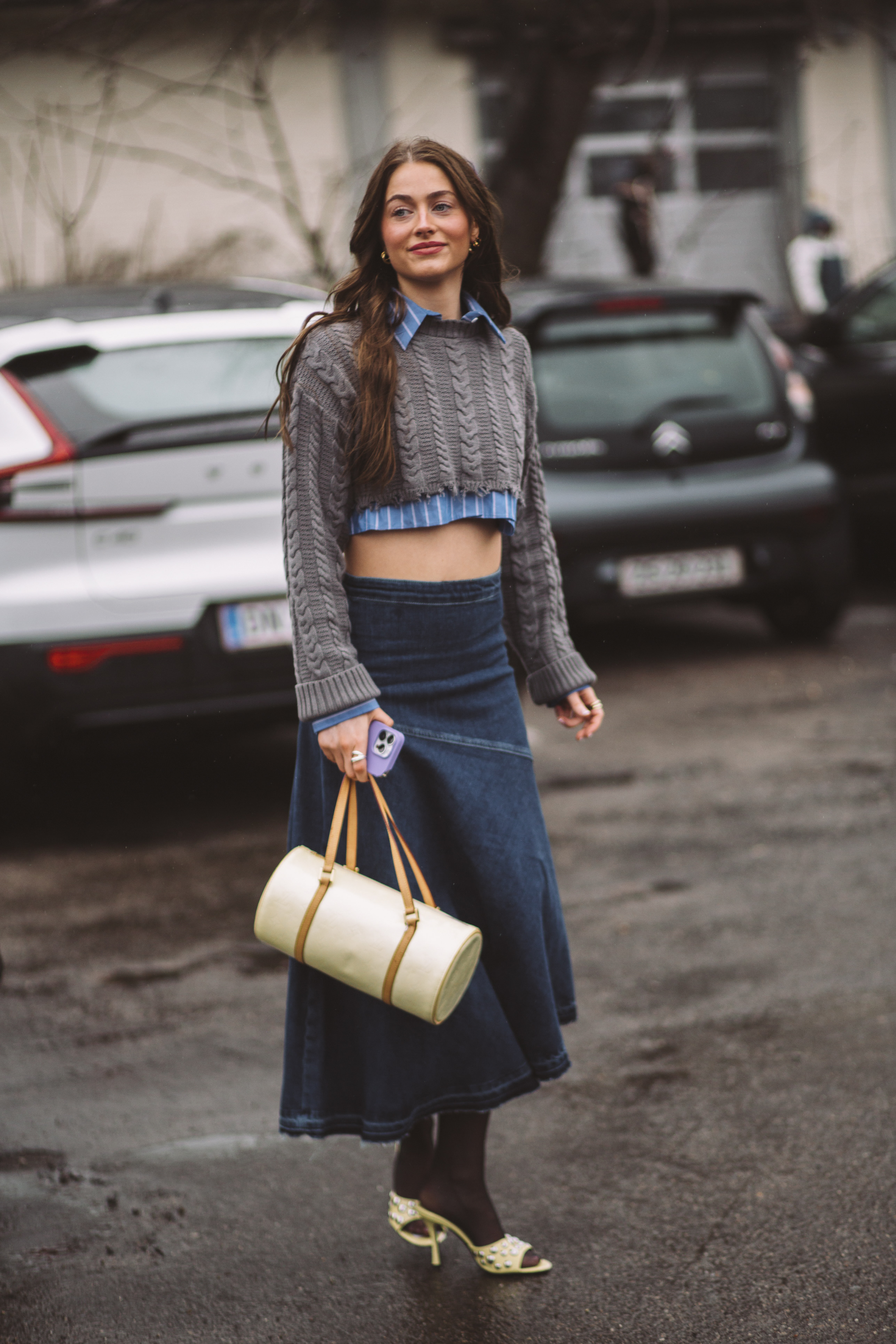 Οι maxi jean φούστες είναι το απόλυτο fashion trend του 2023- Καιρός να τις αγαπήσεις!
