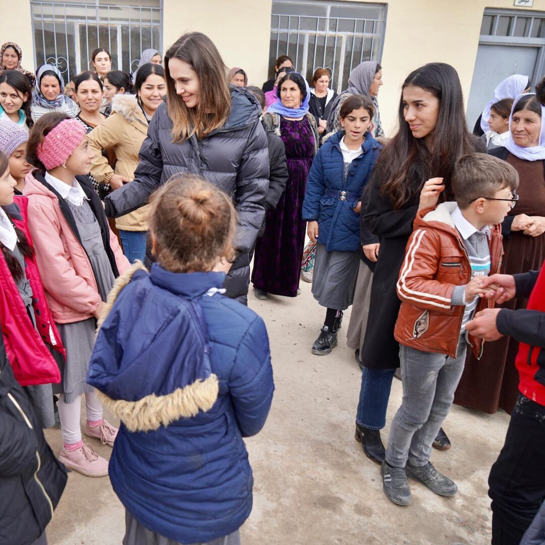 Angelina Jolie: Στο Ιράκ με τους επιζώντες της γενοκτονίας από το ISIS