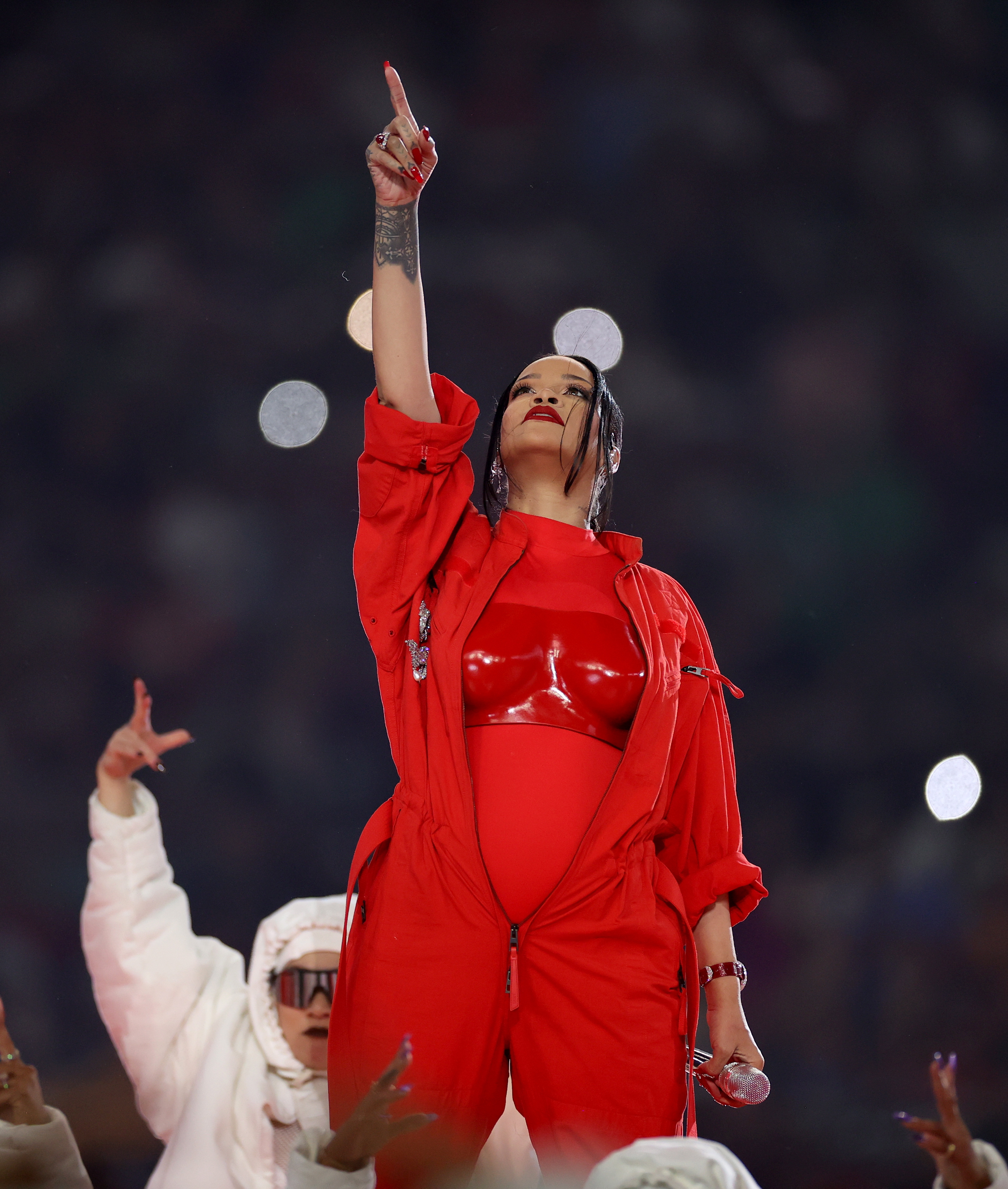 Η Justina Miles παρουσίασε σε νοηματική το Super Bowl Halftime Show της Rihanna και έγινε viral