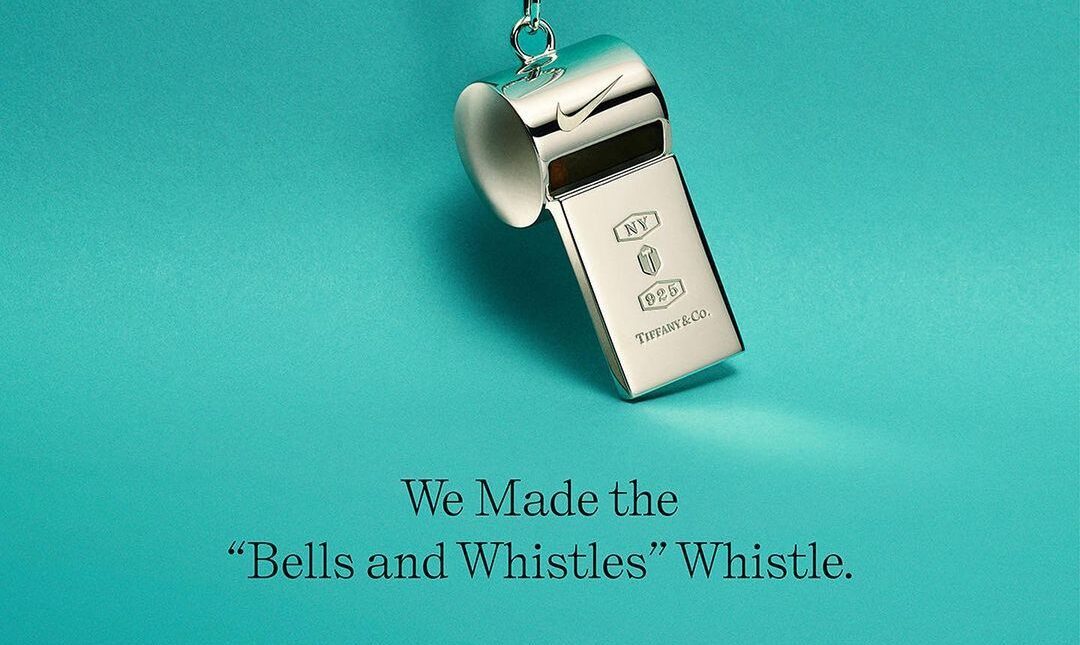 Άνοιξε το αινιγματικό κουτί των Tiffany’s x Nike και αποκάλυψε το limited edition item της χρονιάς