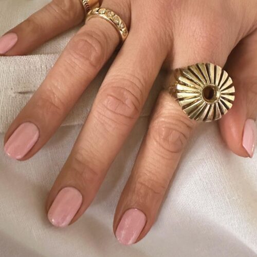 τα νύχια της Jennifer Lopez σε ροζ χρώμα