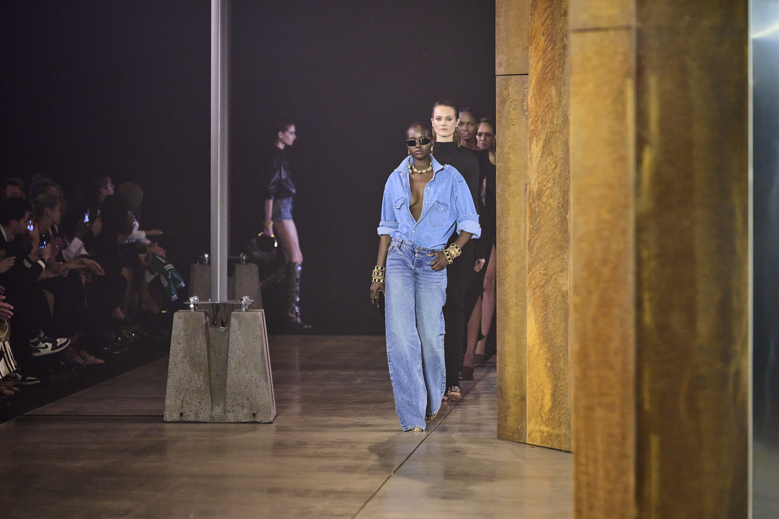 5 fashion tips για να κυκλοφορήσεις με ανοιξιάτικη διάθεση λες και βγήκες από catwalk