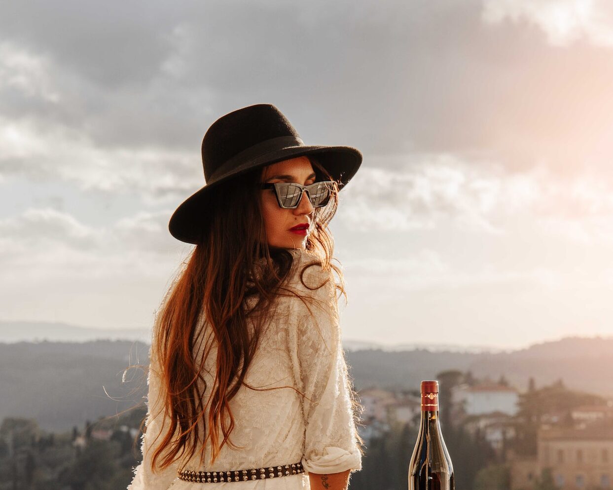 Η εποχή των καπέλων ξεκινά και δες πώς θα βρεις το σωστό μέγεθος