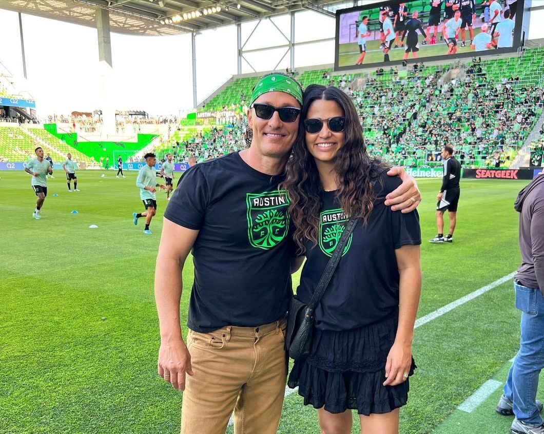 H σύζυγος του Matthew McConaughey, Camila Alves ήταν στο αεροπλάνο που έκανε πτώση 4.000 ποδιών