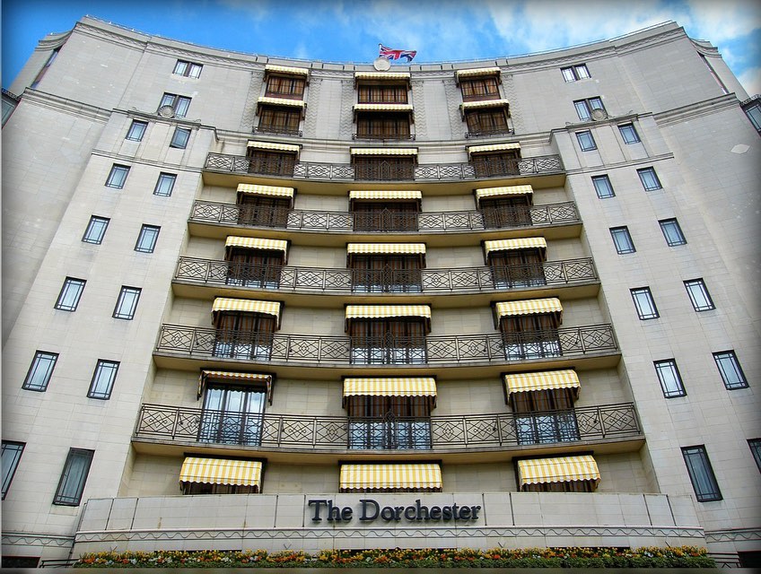 Το ξενοδοχείο Dorchester του Λονδίνου ανοίγει το νέο του bar εμπνευσμένο από τον James Bond