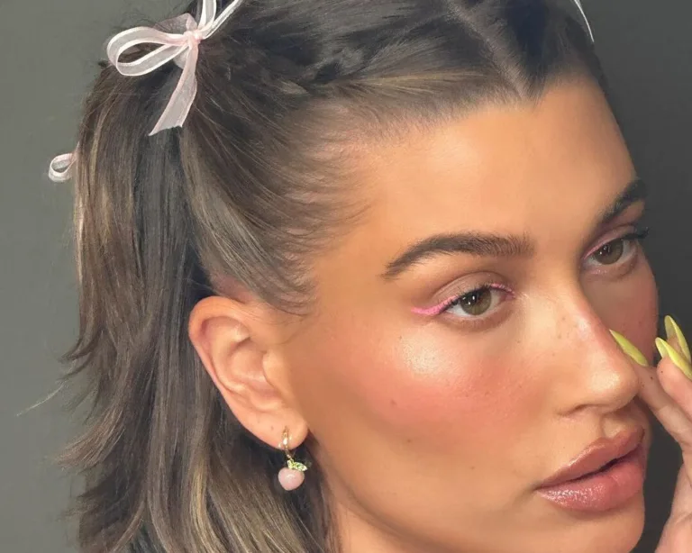 Tα Buttercup νύχια της Hailey Bieber είναι τέλειo μανικιούρ για την άνοιξη