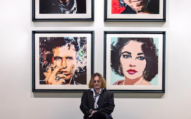 Ο Johnny Depp επεκτείνει το τεράστιο ταλέντο του ζωγραφίζοντας άλλους διάσημούς που θαυμάζει